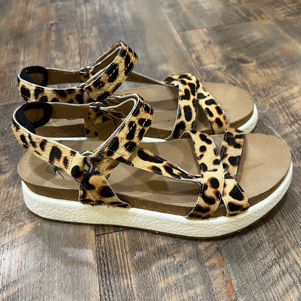 New OFF THE BEATEN TRACK Sandals - Velcro SUPER CUTE leopard print - Size 9